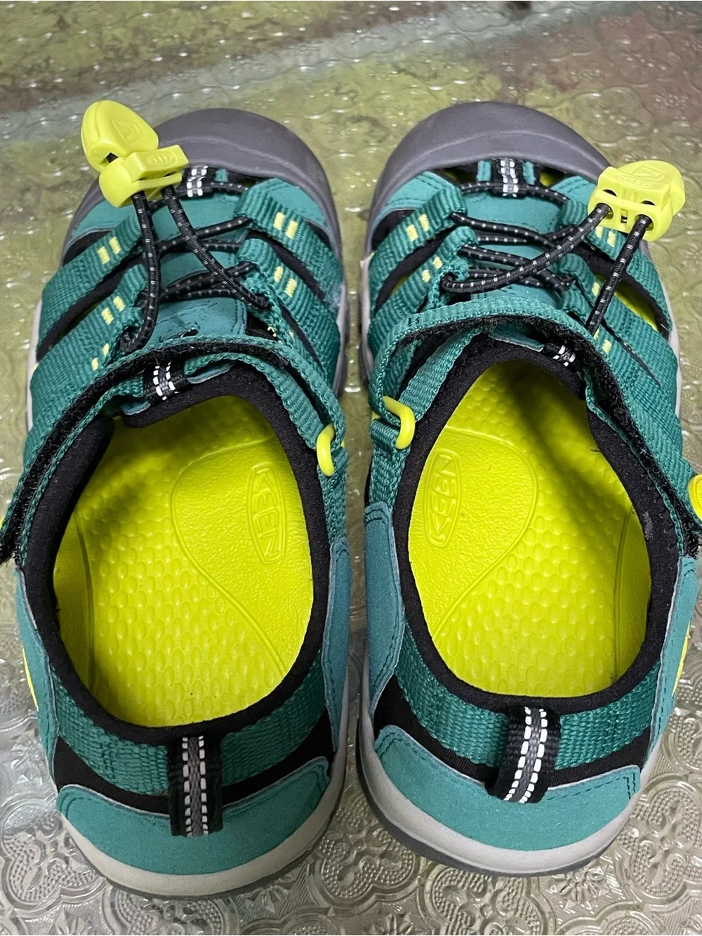 Keen Newport H2 Sandals Size 4 Big Kids